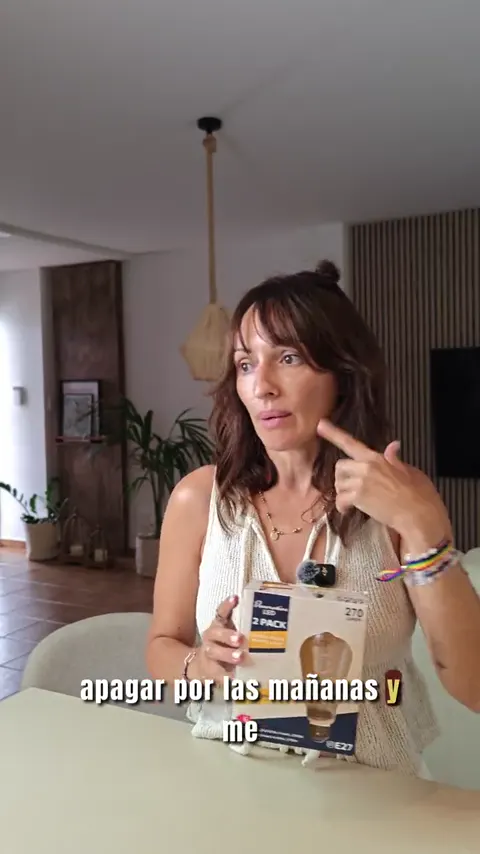 Vídeo UGC de bombillas con sensor crepuscular